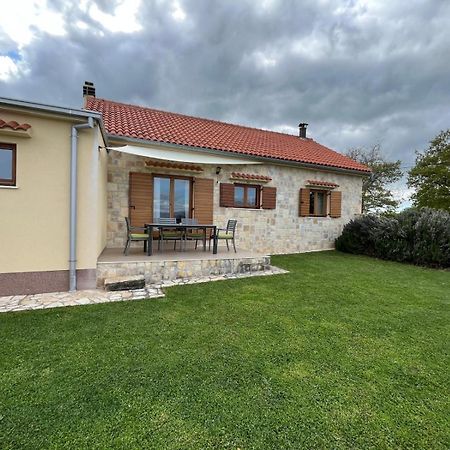 Holiday House Green Dream Обровац Экстерьер фото
